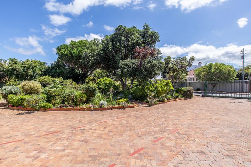 5 Bedroom Property for Sale in Bergvliet Western Cape